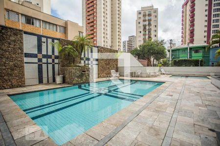 Apartamento à venda com 130m², 3 quartos e 3 vagas Apartamento à venda com 130m², 3 quartos e 3 vagasÁrea comum - Piscina