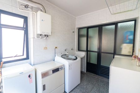 Apartamento à venda com 130m², 3 quartos e 3 vagas Apartamento à venda com 130m², 3 quartos e 3 vagasÁrea de Serviço