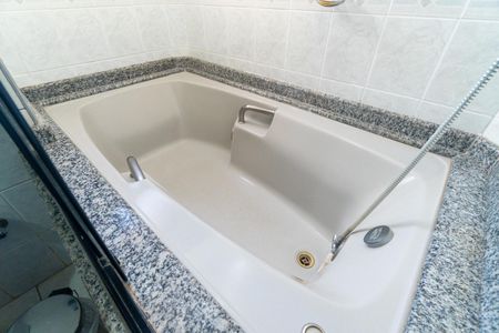 Apartamento à venda com 130m², 3 quartos e 3 vagas Apartamento à venda com 130m², 3 quartos e 3 vagasBanheiro da Suíte