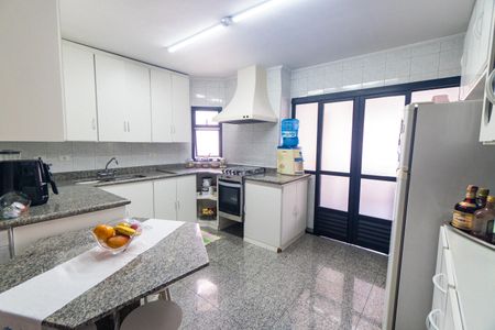 Apartamento à venda com 130m², 3 quartos e 3 vagas Apartamento à venda com 130m², 3 quartos e 3 vagasCozinha