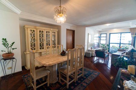 Apartamento à venda com 130m², 3 quartos e 3 vagas Apartamento à venda com 130m², 3 quartos e 3 vagasSala