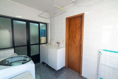 Apartamento à venda com 130m², 3 quartos e 3 vagas Apartamento à venda com 130m², 3 quartos e 3 vagasÁrea de Serviço