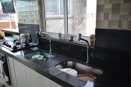 Apartamento à venda com 100m², 2 quartos e 2 vagasCozinha