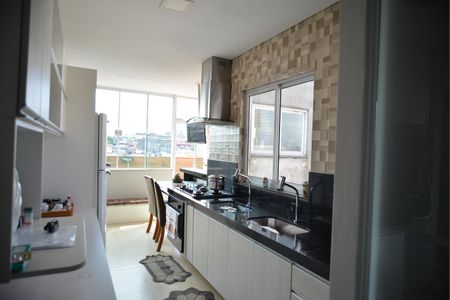 Apartamento à venda com 100m², 2 quartos e 2 vagasCozinha