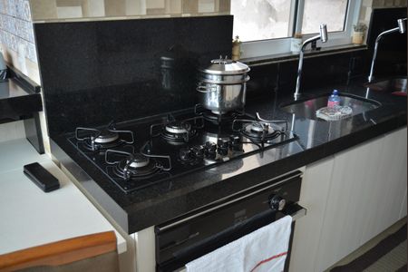 Apartamento à venda com 100m², 2 quartos e 2 vagasCozinha