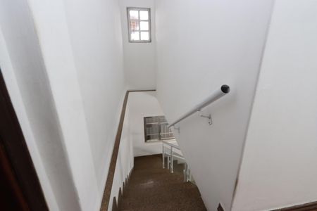 Casa à venda com 220m², 4 quartos e 3 vagasEscada