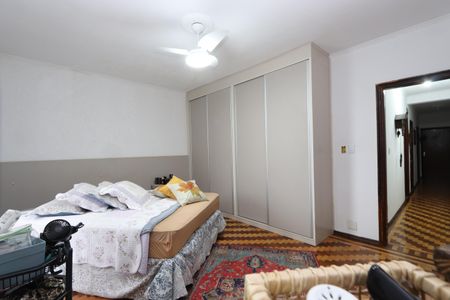 Casa à venda com 220m², 4 quartos e 3 vagasSuíte