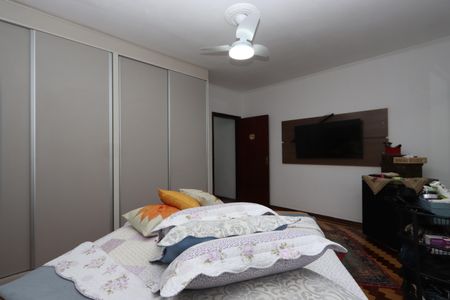 Casa à venda com 220m², 4 quartos e 3 vagasSuíte