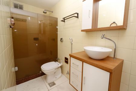 Apartamento à venda com 65m², 1 quarto e 2 vagasBanheiro