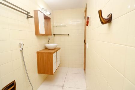 Apartamento à venda com 65m², 1 quarto e 2 vagasBanheiro