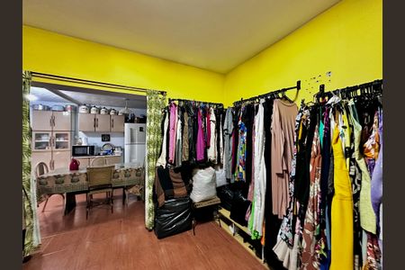 Casa à venda com 81m², 2 quartos e 1 vaga Casa à venda com 81m², 2 quartos e 1 vagaSala