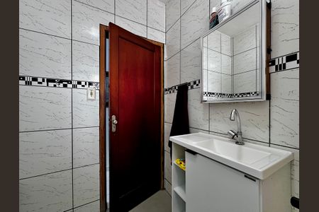 Casa à venda com 81m², 2 quartos e 1 vaga Casa à venda com 81m², 2 quartos e 1 vagaBanheiro Social