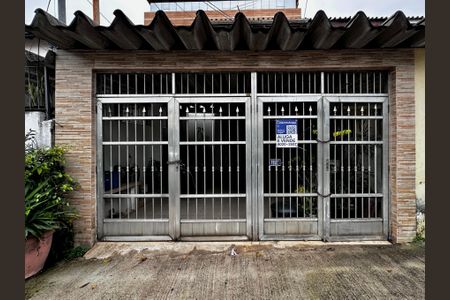 Casa à venda com 81m², 2 quartos e 1 vaga Casa à venda com 81m², 2 quartos e 1 vagaFachada