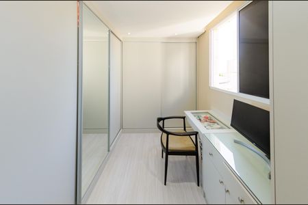 Apartamento à venda com 190m², 3 quartos e 3 vagasCloset suíte