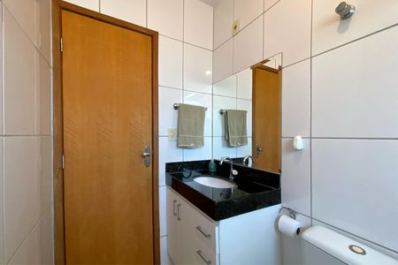Apartamento à venda com 188m², 4 quartos e 4 vagasBanheiro 2