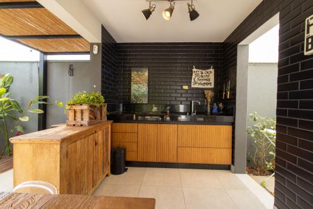 Casa de condomínio à venda com 194m², 3 quartos e 2 vagas Casa de condomínio à venda com 194m², 3 quartos e 2 vagasÁrea externa