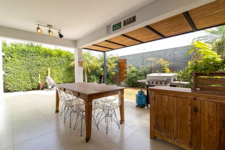 Casa de condomínio à venda com 194m², 3 quartos e 2 vagas Casa de condomínio à venda com 194m², 3 quartos e 2 vagasÁrea externa