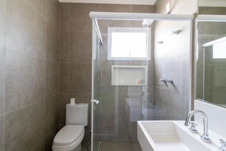 Casa de condomínio à venda com 194m², 3 quartos e 2 vagas Casa de condomínio à venda com 194m², 3 quartos e 2 vagasBanheiro da Suíte 1