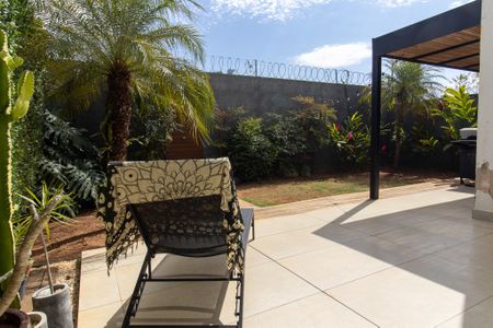 Casa de condomínio à venda com 194m², 3 quartos e 2 vagas Casa de condomínio à venda com 194m², 3 quartos e 2 vagasÁrea externa