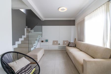 Casa de condomínio à venda com 194m², 3 quartos e 2 vagas Casa de condomínio à venda com 194m², 3 quartos e 2 vagasSala