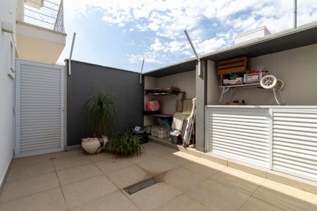 Casa de condomínio à venda com 194m², 3 quartos e 2 vagas Casa de condomínio à venda com 194m², 3 quartos e 2 vagasÁrea externa