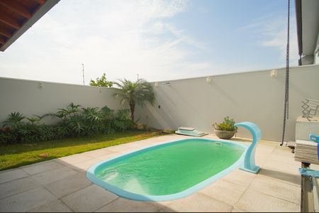 Casa de condomínio à venda com 100m², 3 quartos e 3 vagasPiscina