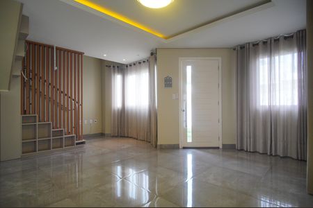 Sala de casa de condomínio à venda com 3 quartos, 100m² em Rondônia, Novo Hamburgo