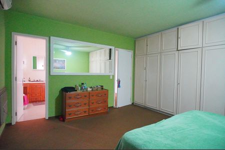 Casa à venda com 312m², 4 quartos e 2 vagasSuíte