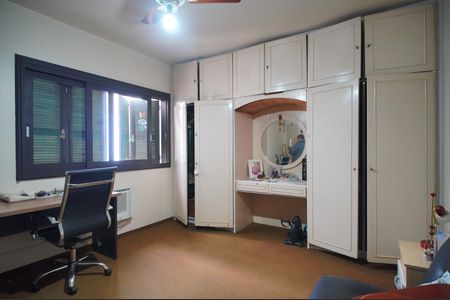 Casa à venda com 312m², 4 quartos e 2 vagasQuarto 2