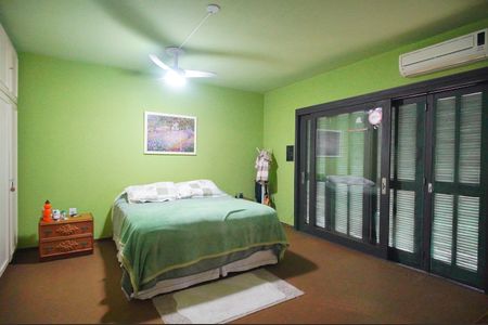 Casa à venda com 312m², 4 quartos e 2 vagasSuíte