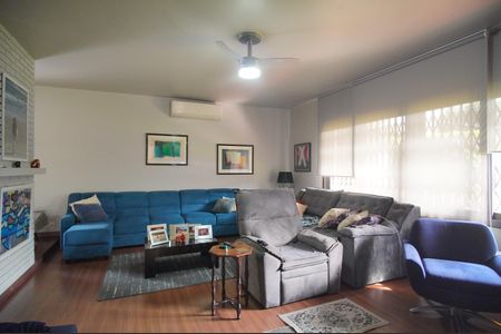 Sala de casa à venda com 4 quartos, 312m² em São José, São Leopoldo