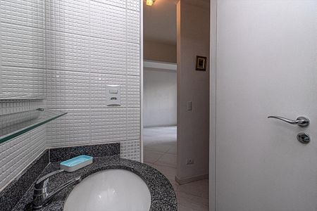 Apartamento à venda com 66m², 2 quartos e 1 vagaBanheiro Social