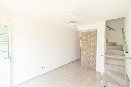 Sala de casa de condomínio para alugar com 2 quartos, 80m² em Guaratiba, Rio de Janeiro