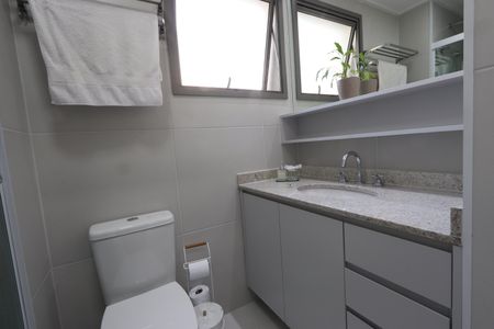 Banheiro de kitnet/studio para alugar com 1 quarto, 22m² em Paraíso, São Paulo