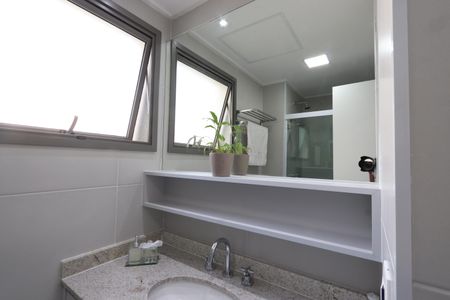 Banheiro de kitnet/studio para alugar com 1 quarto, 22m² em Paraíso, São Paulo