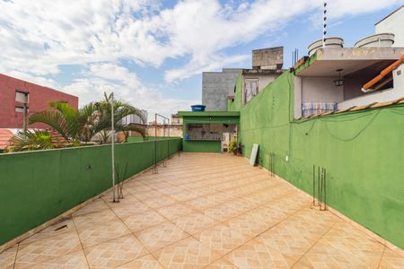 Casa à venda com 158m², 3 quartos e 8 vagasVaranda