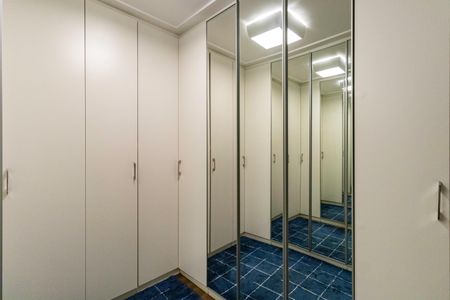 Apartamento à venda com 141m², 4 quartos e 2 vagasQuarto 2