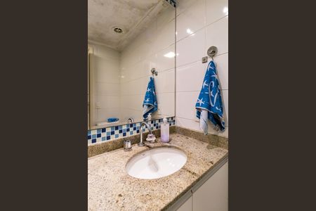 Apartamento à venda com 141m², 4 quartos e 2 vagasBanheiro do Quarto 3