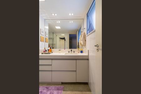 Apartamento à venda com 141m², 4 quartos e 2 vagasBanheiro do Quarto 2