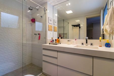 Apartamento à venda com 141m², 4 quartos e 2 vagasBanheiro do Quarto 2