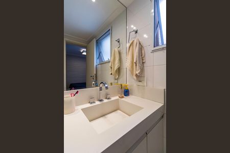 Apartamento à venda com 141m², 4 quartos e 2 vagasBanheiro do Quarto 2