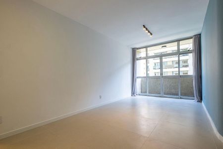 Apartamento à venda com 93m², 3 quartos e 1 vaga Apartamento à venda com 93m², 3 quartos e 1 vagaSala