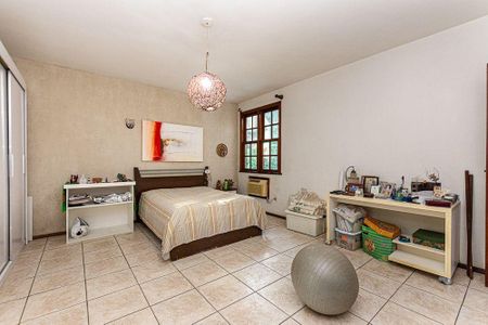 Casa à venda com 4 quartos, 294m² em Badu, Niterói