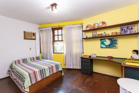 Casa à venda com 4 quartos, 294m² em Badu, Niterói