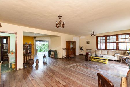 Casa à venda com 4 quartos, 294m² em Badu, Niterói