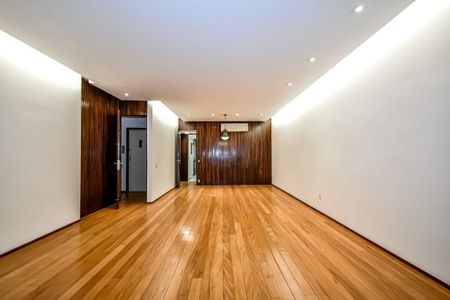 Apartamento à venda com 180m², 4 quartos e 1 vaga