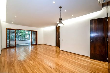 Apartamento à venda com 180m², 4 quartos e 1 vaga