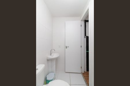 Banheiro de apartamento para alugar com 1 quarto, 27m² em Vila Ré, São Paulo