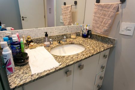 Apartamento à venda com 82m², 3 quartos e 1 vaga Apartamento à venda com 82m², 3 quartos e 1 vagaBanheiro da Suíte