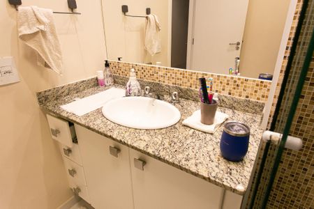 Apartamento à venda com 82m², 3 quartos e 1 vaga Apartamento à venda com 82m², 3 quartos e 1 vagaBanheiro Social